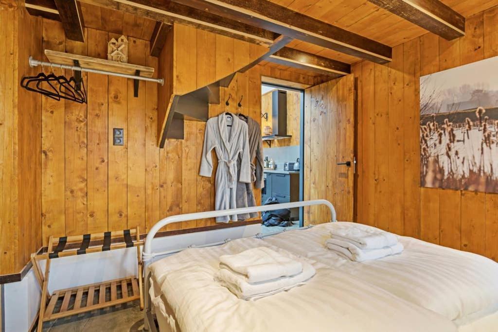 Uniek Houten Huis Nabij Bos En Plassen Hollandsche Rading Kültér fotó